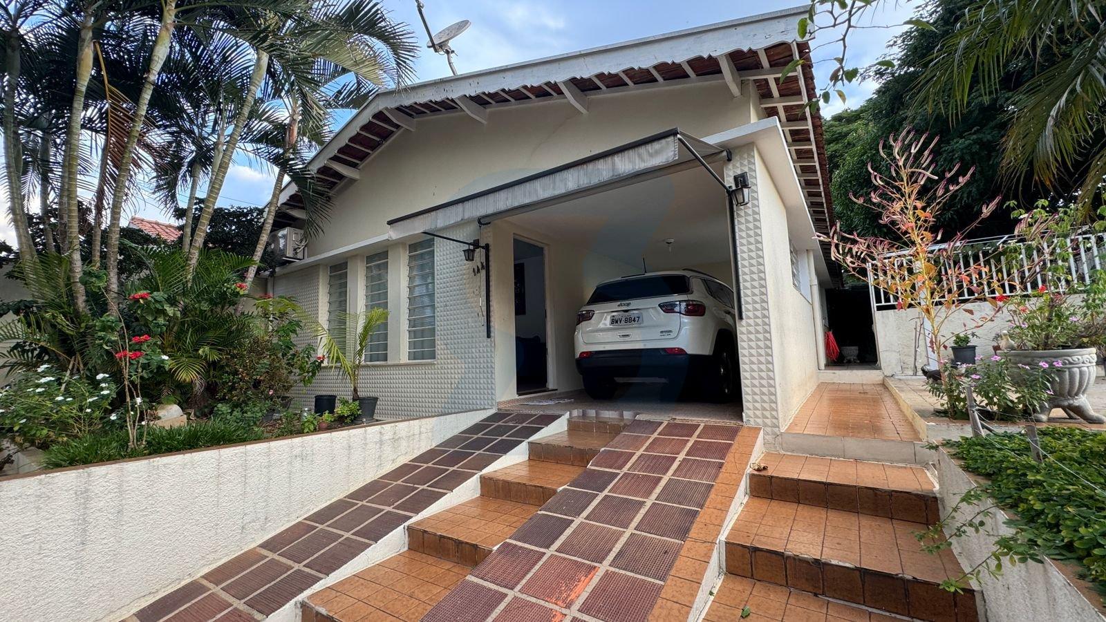 Casa Térrea Insolada em Excelente localização em Vila santo antonio, Valinhos - sp | SoloBR