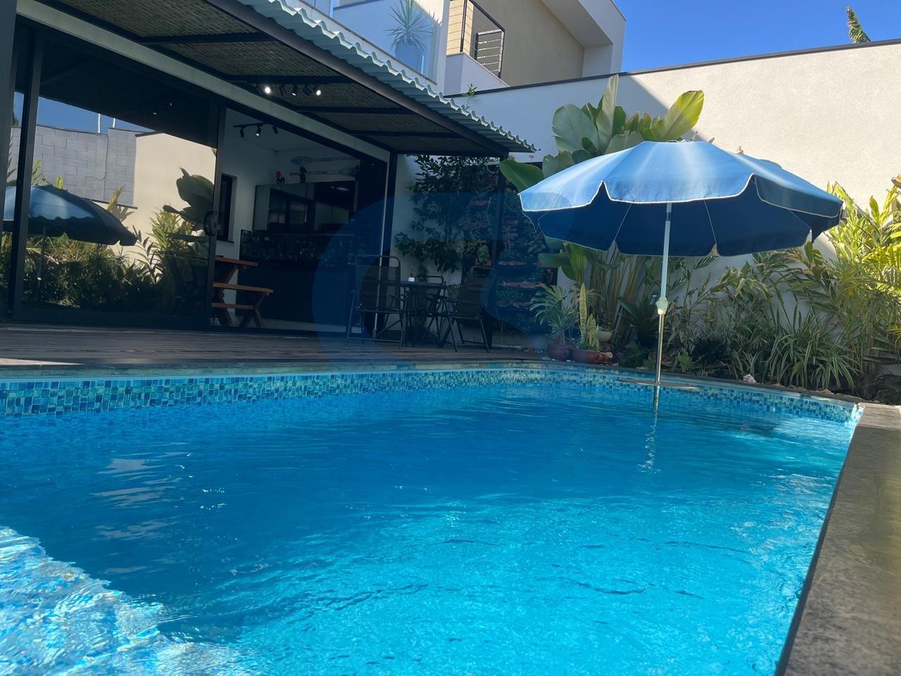 Lindo Sobrado de Alto Padrão em Valinhos com Piscina e Condomínio Completo! em Jardim sao marcos, Valinhos - sp | SoloBR