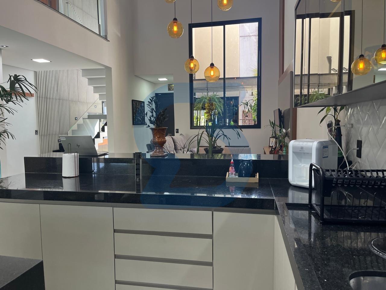 Lindo Sobrado de Alto Padrão em Valinhos com Piscina e Condomínio Completo! em Jardim sao marcos, Valinhos - sp | SoloBR