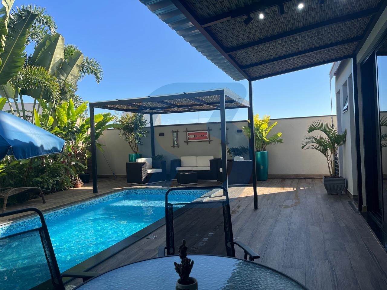 Lindo Sobrado de Alto Padrão em Valinhos com Piscina e Condomínio Completo! em Jardim sao marcos, Valinhos - sp | SoloBR