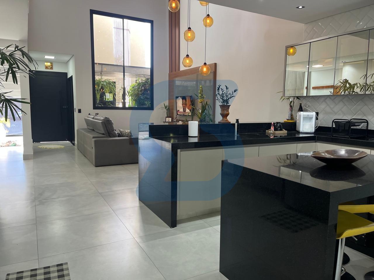 Lindo Sobrado de Alto Padrão em Valinhos com Piscina e Condomínio Completo! em Jardim sao marcos, Valinhos - sp | SoloBR