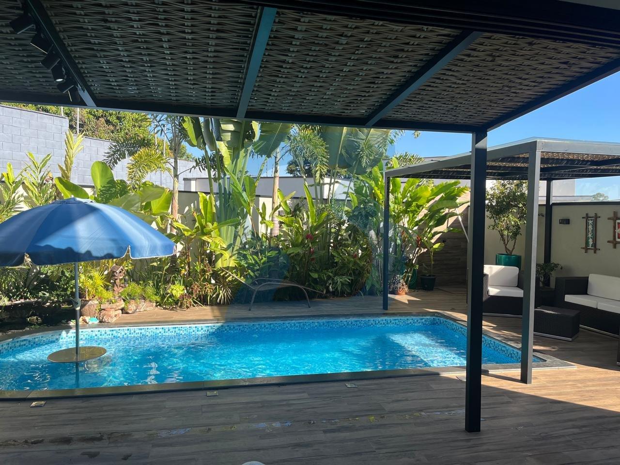 Lindo Sobrado de Alto Padrão em Valinhos com Piscina e Condomínio Completo! em Jardim sao marcos, Valinhos - sp | SoloBR