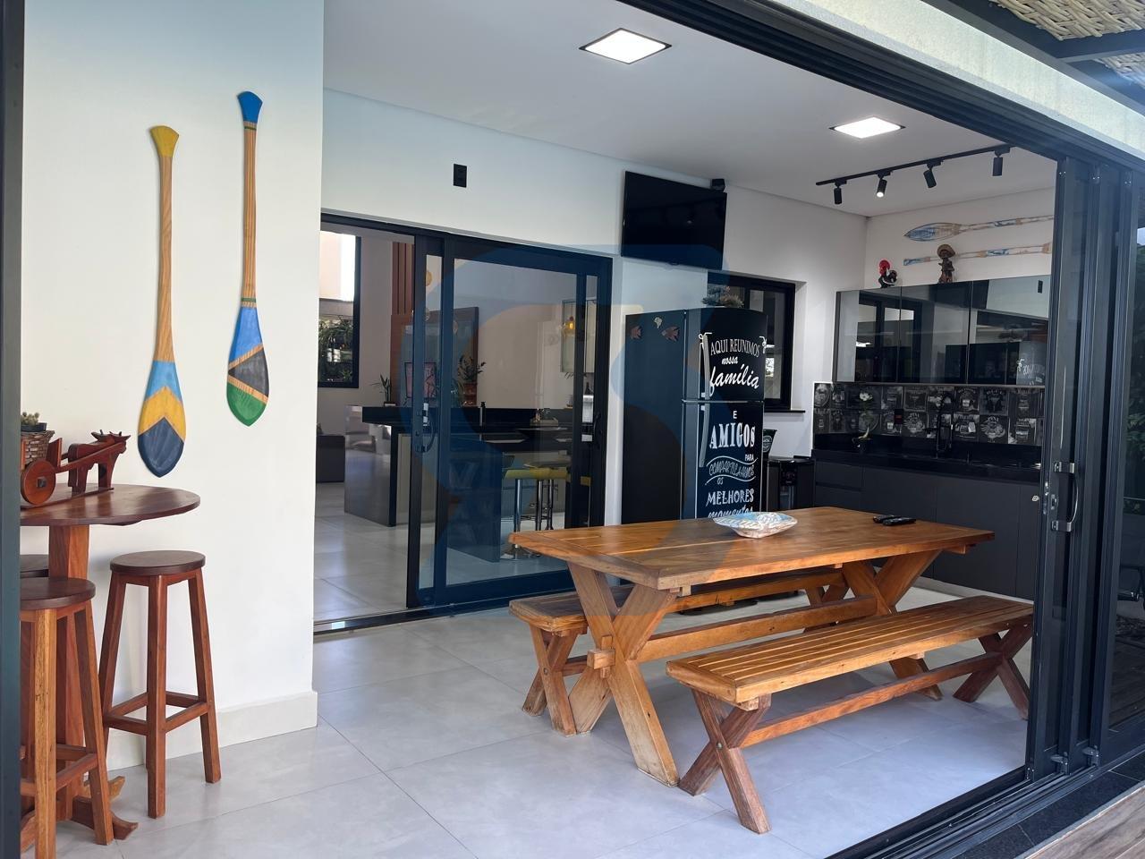 Lindo Sobrado de Alto Padrão em Valinhos com Piscina e Condomínio Completo! em Jardim sao marcos, Valinhos - sp | SoloBR