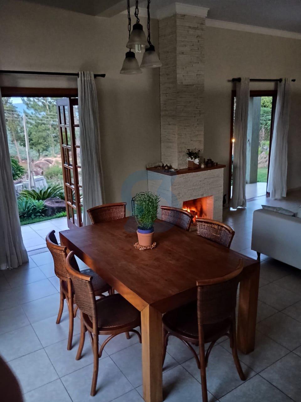 Oásis Exclusivo na Nova Suíça: Casa de Condomínio com 2000m² de Terreno! em Nova suíça, Valinhos - sp | SoloBR