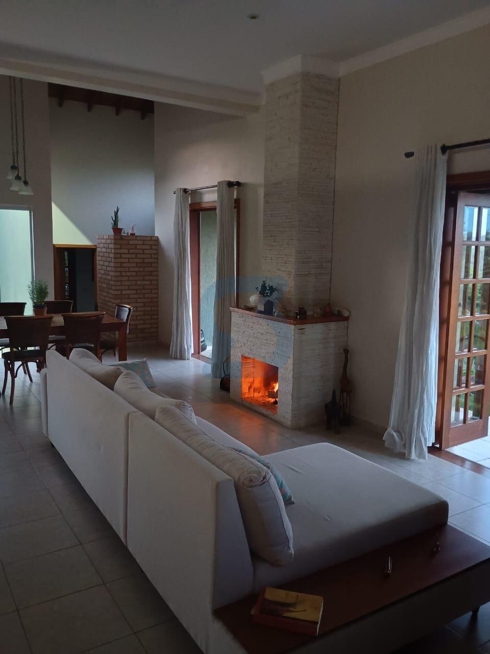 Oásis Exclusivo na Nova Suíça: Casa de Condomínio com 2000m² de Terreno! em Nova suíça, Valinhos - sp | SoloBR