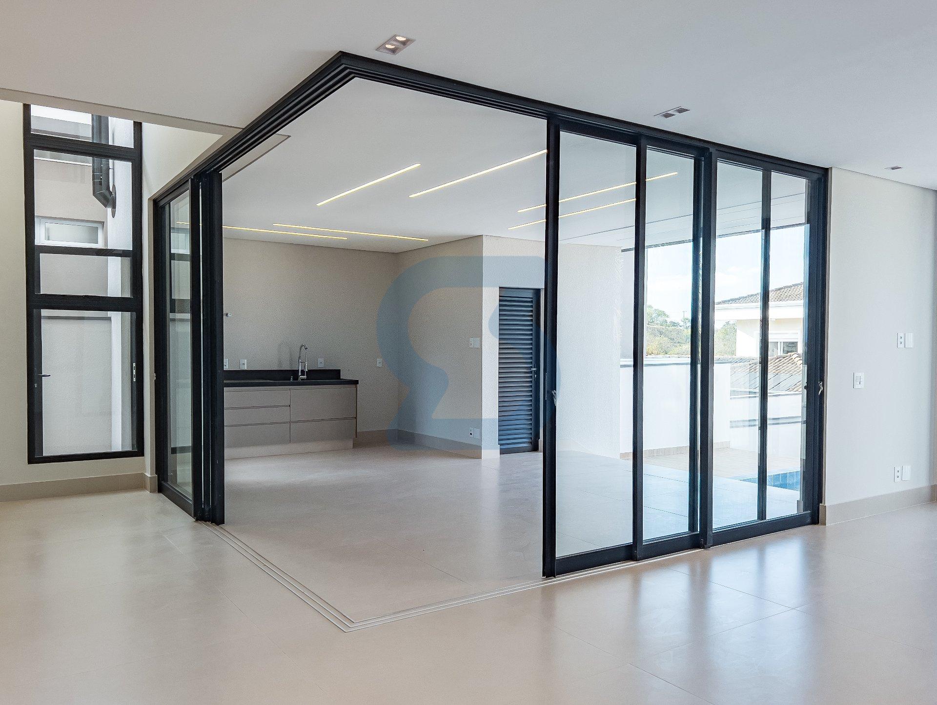 Luxuosa Casa com 4 Suítes, 319m² em Valinhos em Nações, Valinhos - sp | SoloBR