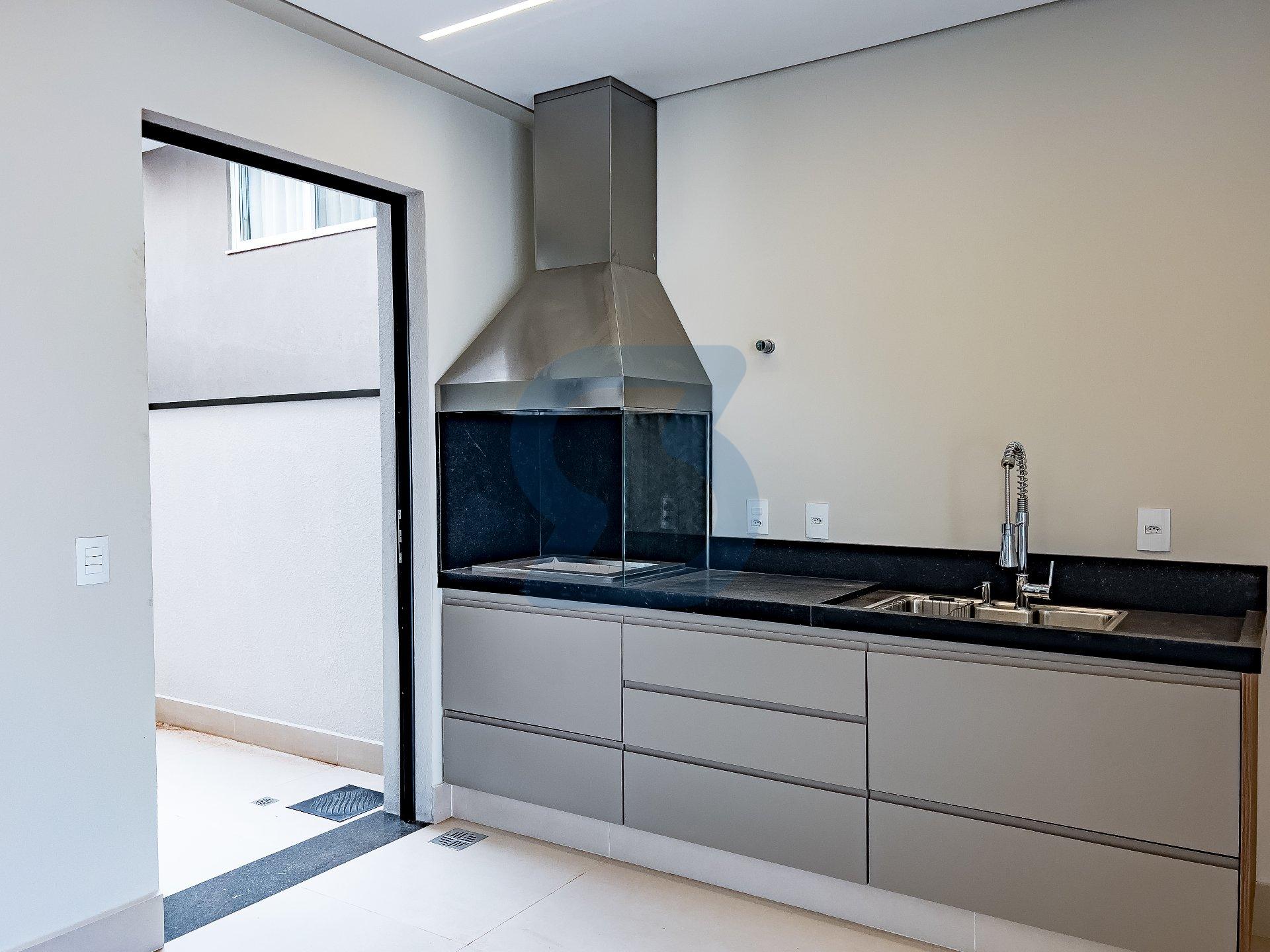 Luxuosa Casa com 4 Suítes, 319m² em Valinhos em Nações, Valinhos - sp | SoloBR