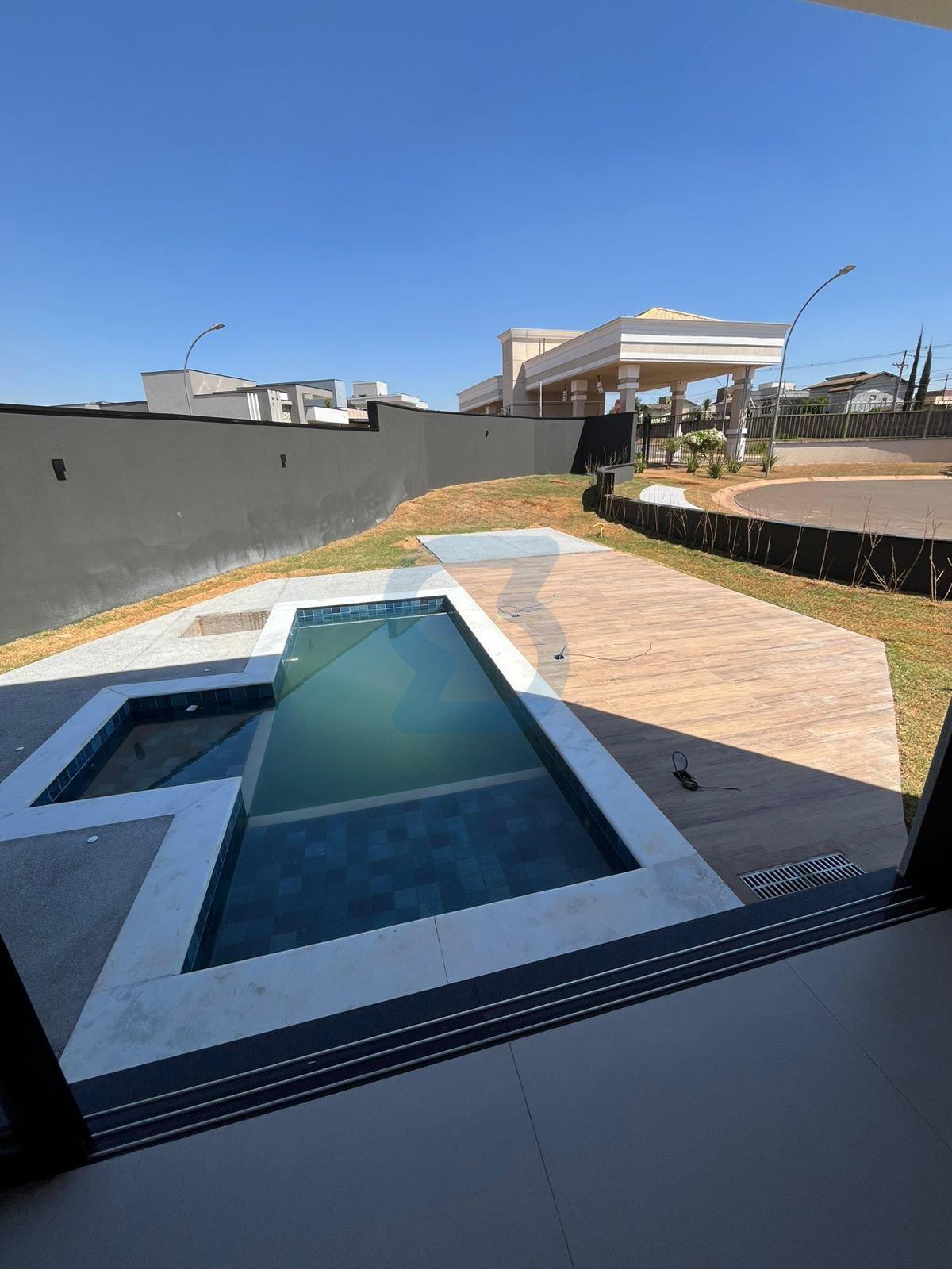 Viva o Sonho em Paulínia! Casa de Condomínio c/ 3 Suítes, Piscina, Escritório e Aquecimento Solar. em Parque brasil 500, Paulínia - sp | SoloBR