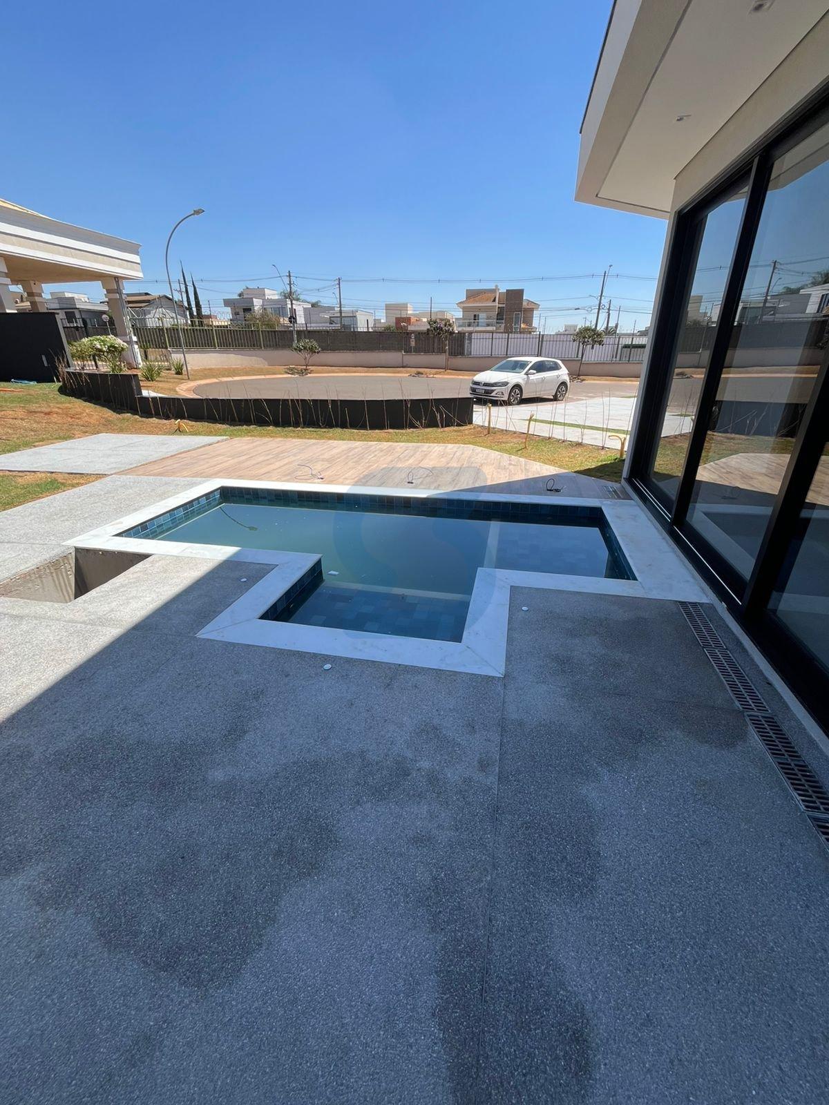 Viva o Sonho em Paulínia! Casa de Condomínio c/ 3 Suítes, Piscina, Escritório e Aquecimento Solar. em Parque brasil 500, Paulínia - sp | SoloBR