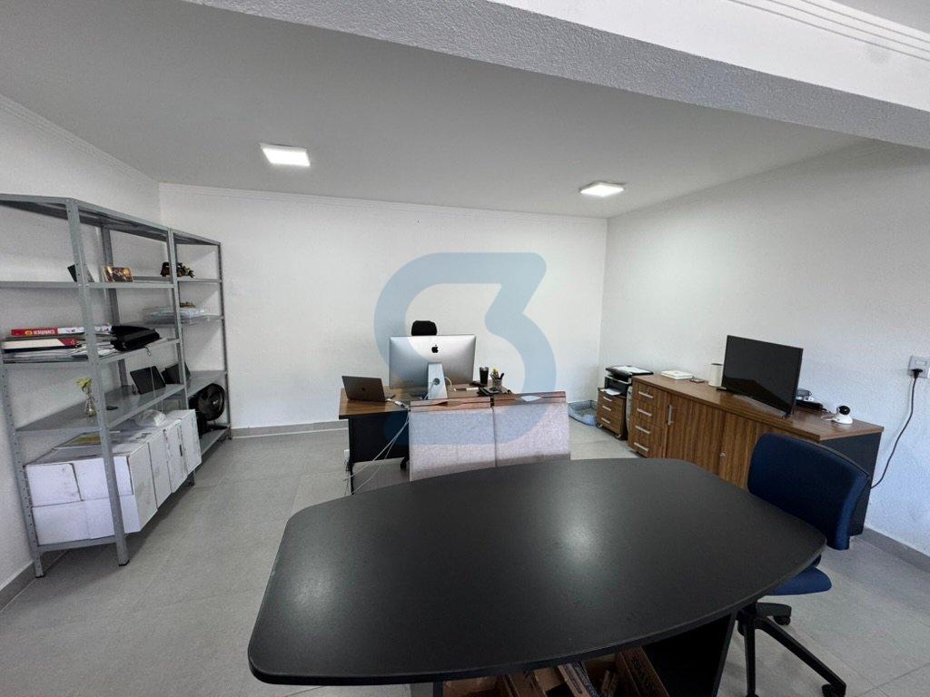 Oásis Moderno em Valinhos: Casa com Cachoeira, Automação e 3 Suítes no Jardim Pinheiros. em Jardim pinheiros, Valinhos - sp | SoloBR