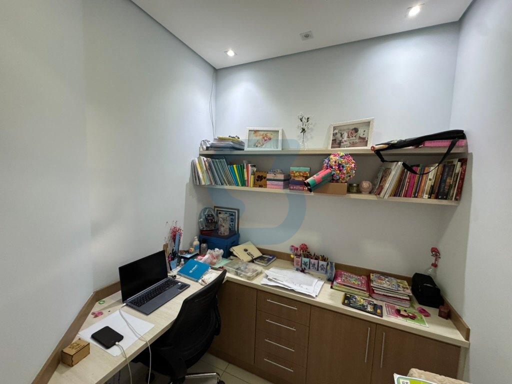 Oásis Moderno em Valinhos: Casa com Cachoeira, Automação e 3 Suítes no Jardim Pinheiros. em Jardim pinheiros, Valinhos - sp | SoloBR
