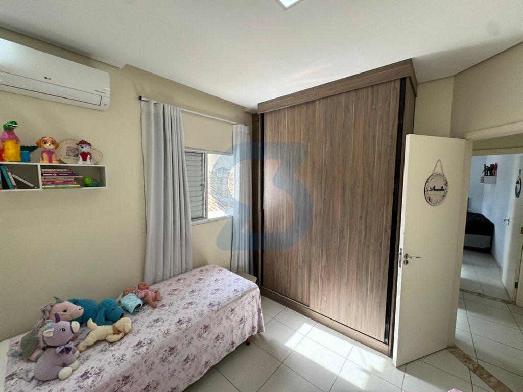 Oásis Moderno em Valinhos: Casa com Cachoeira, Automação e 3 Suítes no Jardim Pinheiros. em Jardim pinheiros, Valinhos - sp | SoloBR