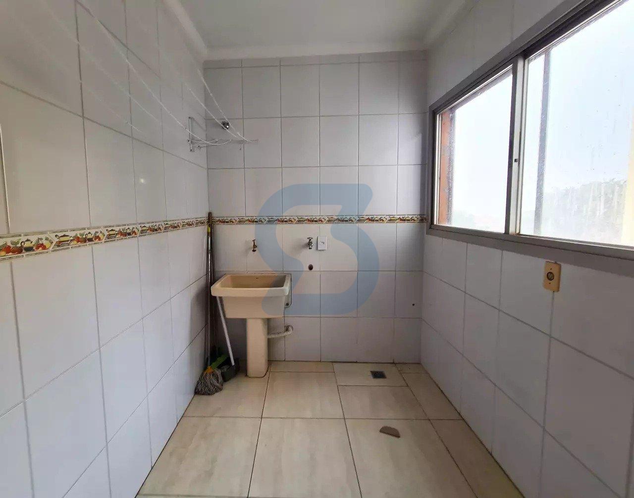 Centro de Limeira: Seu Apto 2 Quartos, 92m²! Conforto, Armários e Ar. Aceita Financiamento! em Centro, Limeira - sp | SoloBR