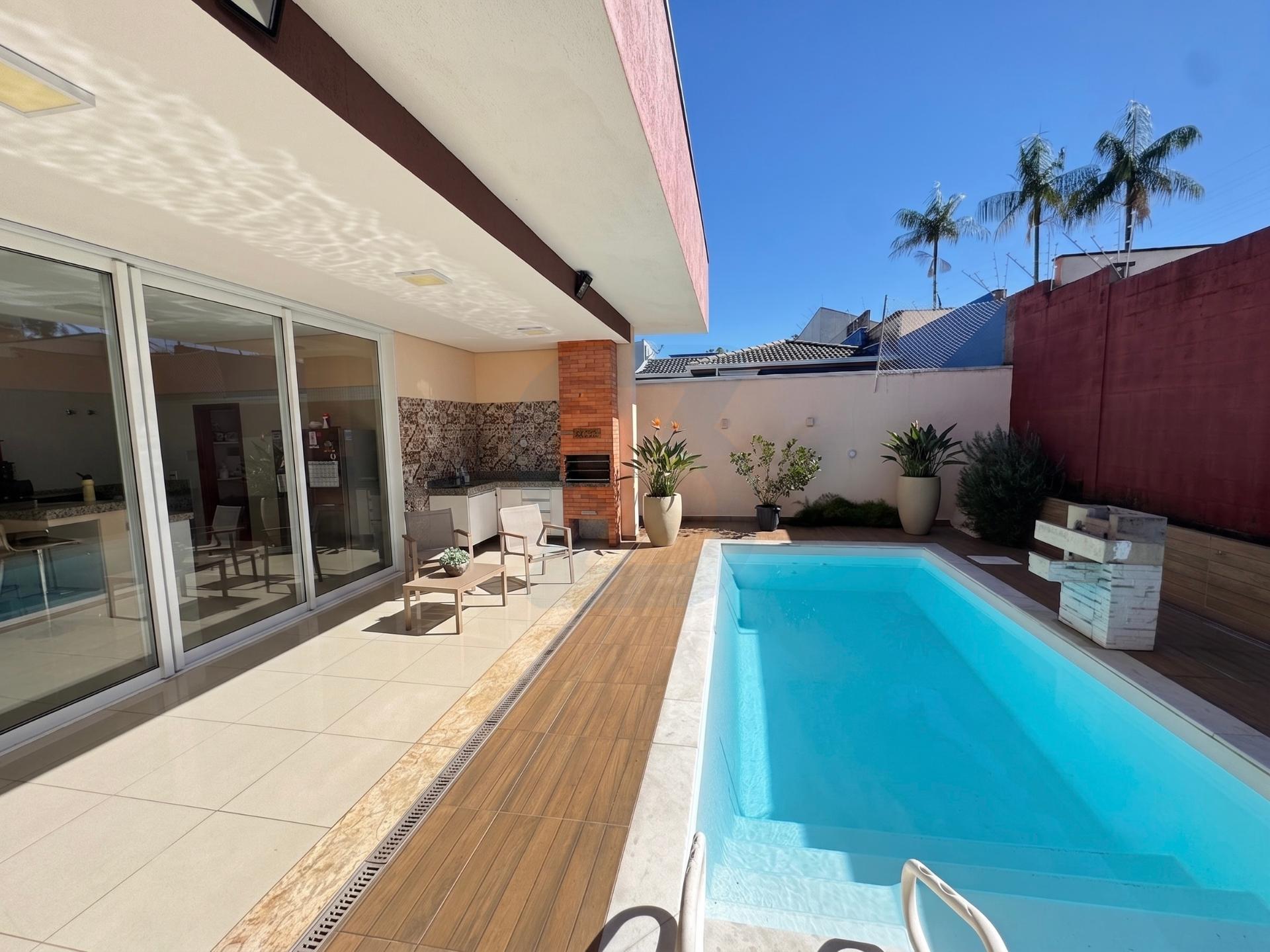 Casa Exclusiva em Condomínio Villaggio Di Napoli, Valinhos - Conforto e Segurança em Loteamento residencial santa gertrudes, Valinhos | SoloBR
