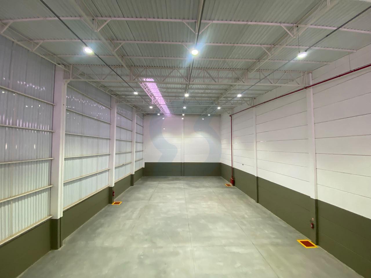 Galpão Comercial Amplo com 900m² de Área Útil em Hortolândia em Loteamento adventista campineiro, Hortolândia - sp | SoloBR