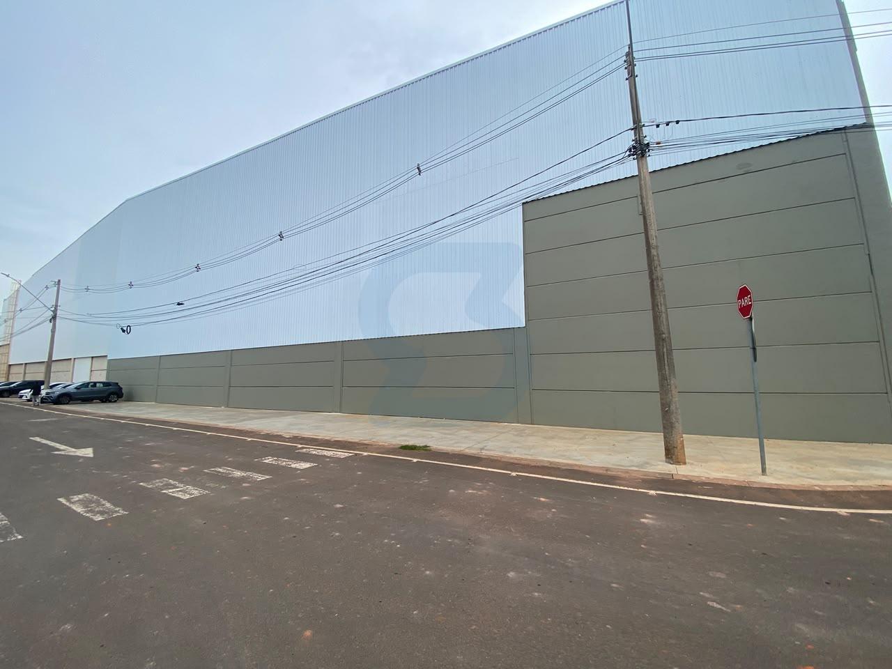 Galpão Comercial Amplo com 900m² de Área Útil em Hortolândia em Loteamento adventista campineiro, Hortolândia - sp | SoloBR