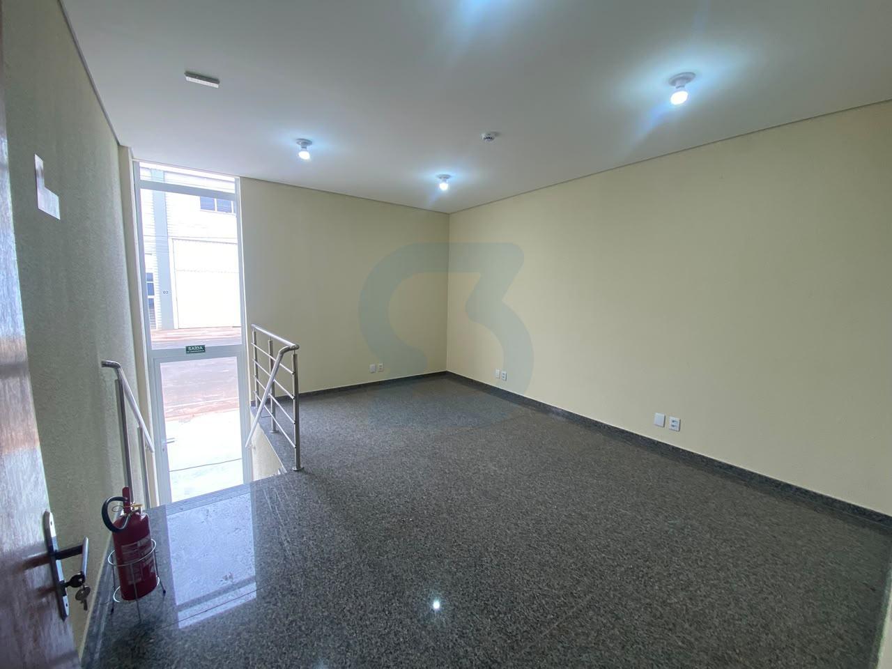 Galpão Comercial Amplo com 900m² de Área Útil em Hortolândia em Loteamento adventista campineiro, Hortolândia - sp | SoloBR