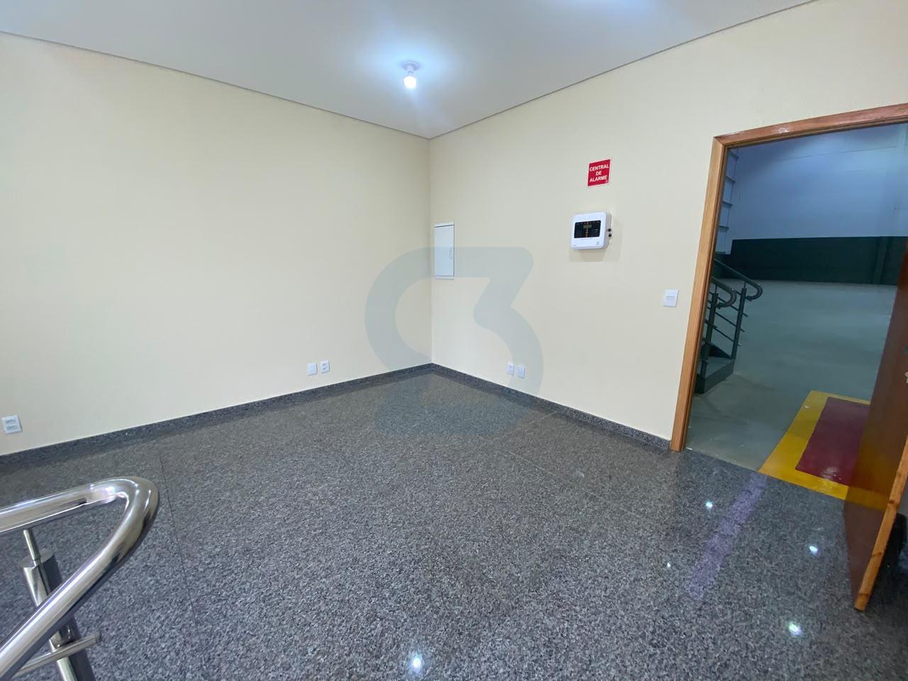 Galpão Comercial Amplo com 900m² de Área Útil em Hortolândia em Loteamento adventista campineiro, Hortolândia - sp | SoloBR