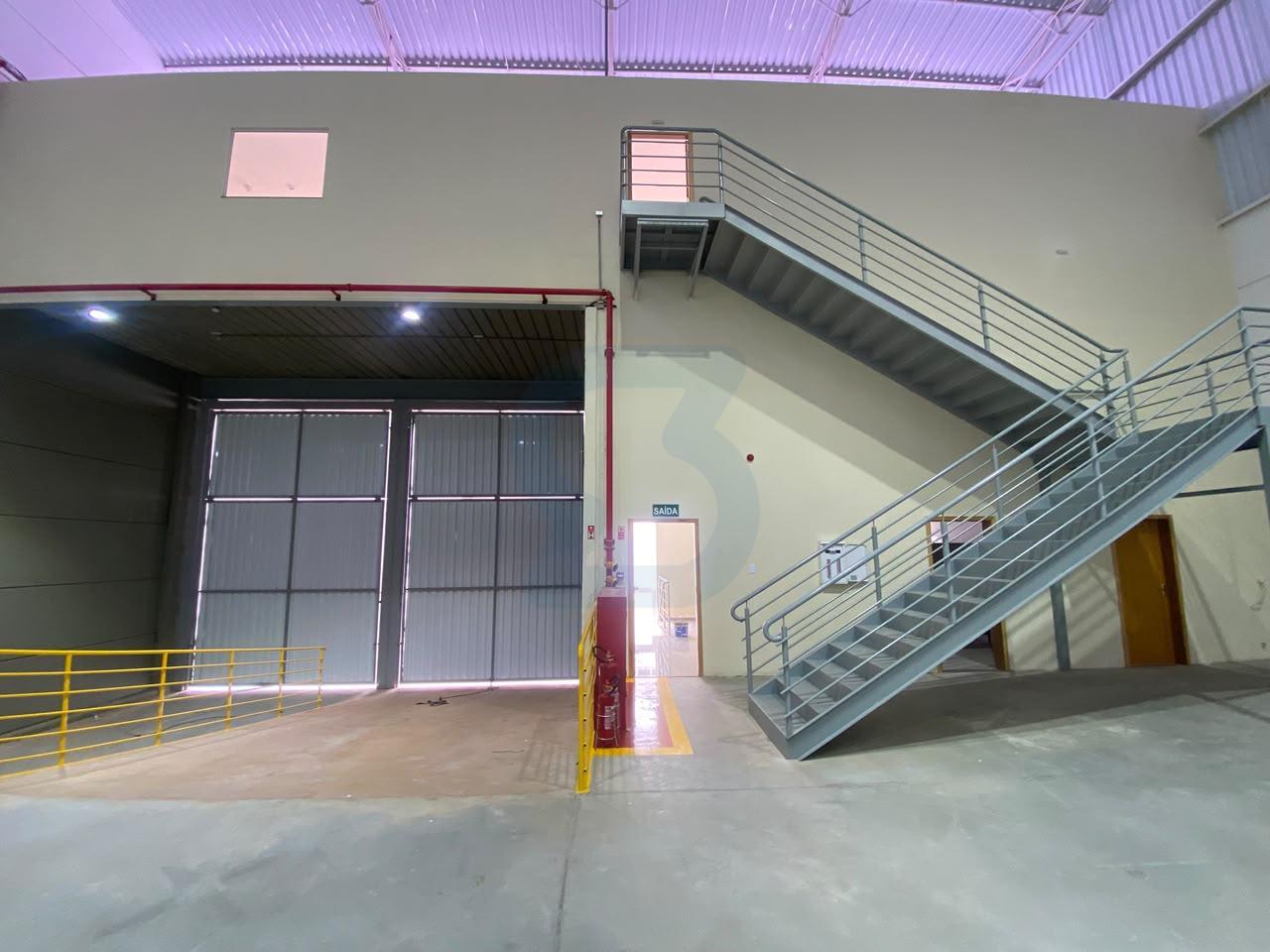 Galpão Comercial Amplo com 900m² de Área Útil em Hortolândia em Loteamento adventista campineiro, Hortolândia - sp | SoloBR
